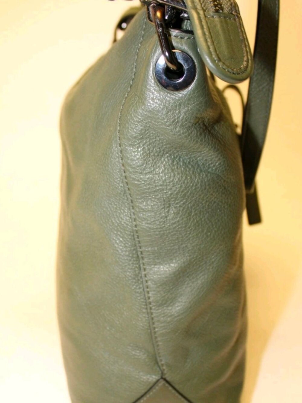 Marc by Marc Jacobs Green Leather Shoulder Bag - Picture 7 of 16
